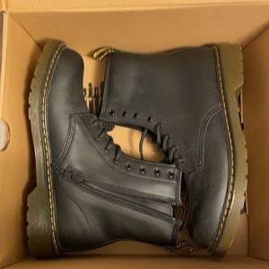 NWOT Big Kids Doc Marten’s (fits women’s size 7-8)